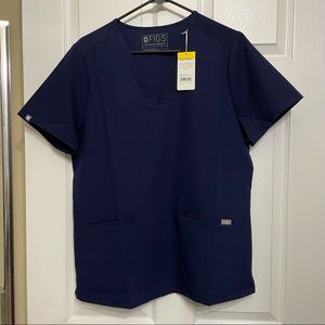 FIGS Casma™ Three-Pocket Scrub Top navy blue size L